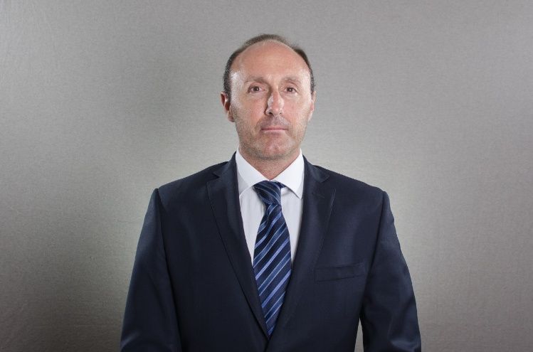 juez adolescente trans