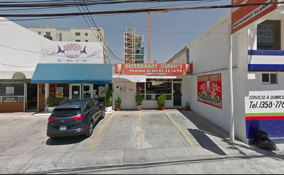 Restaurante-pareja-gay