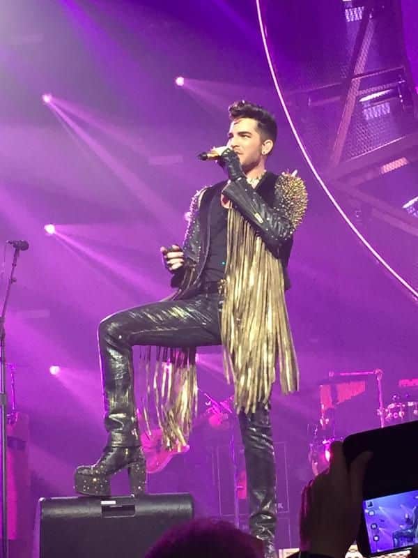 adam lambert hombres tacones