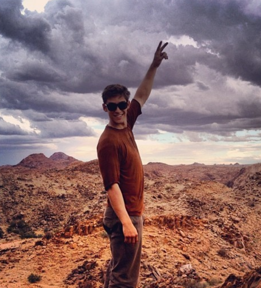 Brenton Thwaites fotos