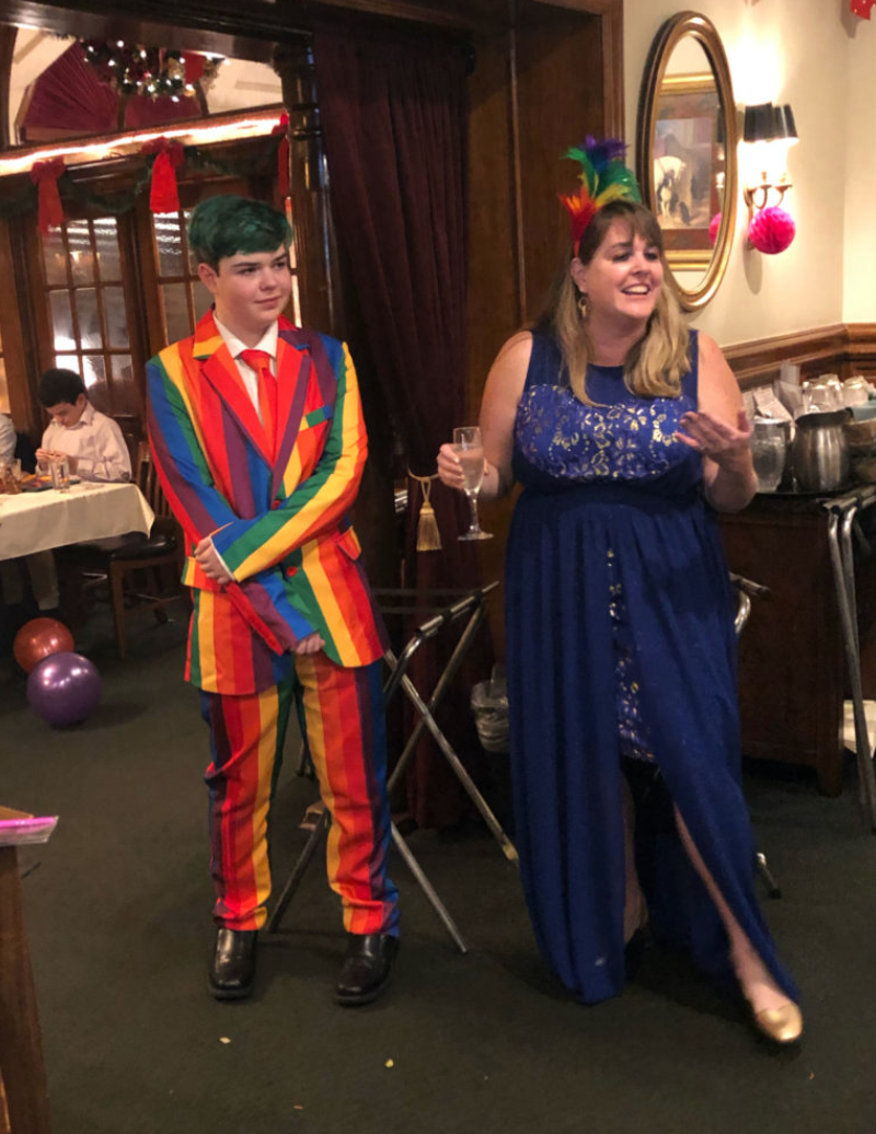 papás chico gay gayceañera