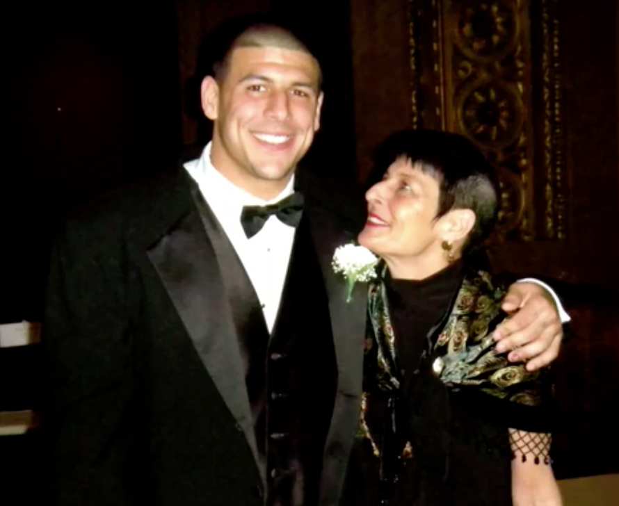 Aaron Hernandez gay mamá portada