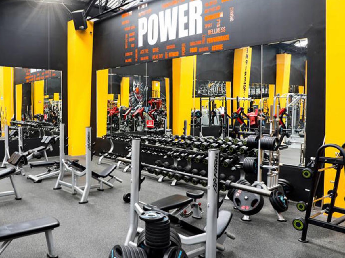 gimnasio humilló corrió instructor