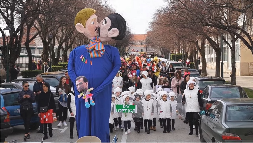 quemaron estatua familia homoparental