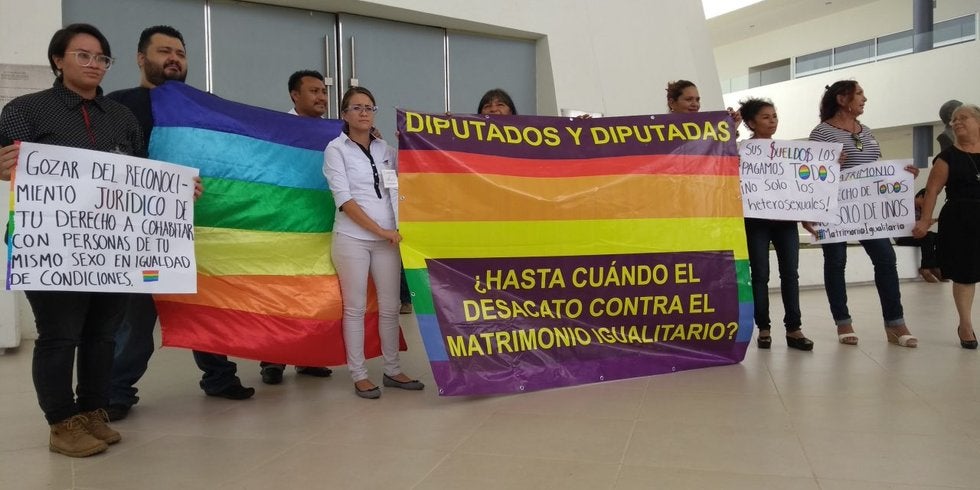 yucatán-mejor-destino-bodas-heterosexuales-protesta