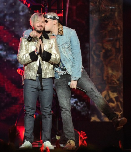 besos-hombres-j-balvin-bad-bunny-beso