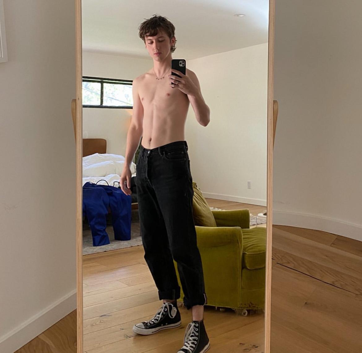 Troye Sivan cantante power bottom bloom activo pasivo