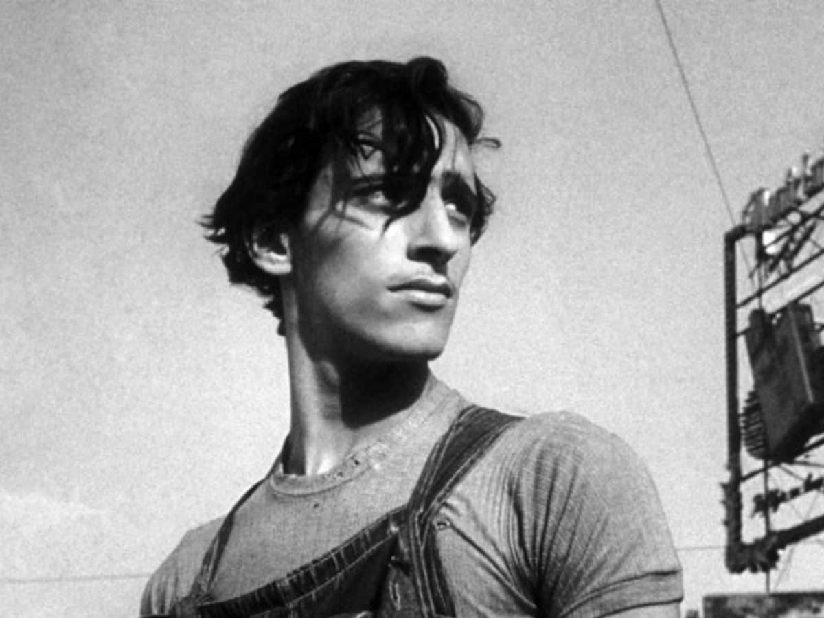 Roberto Cobo fue un actor gay de cine mexicano.