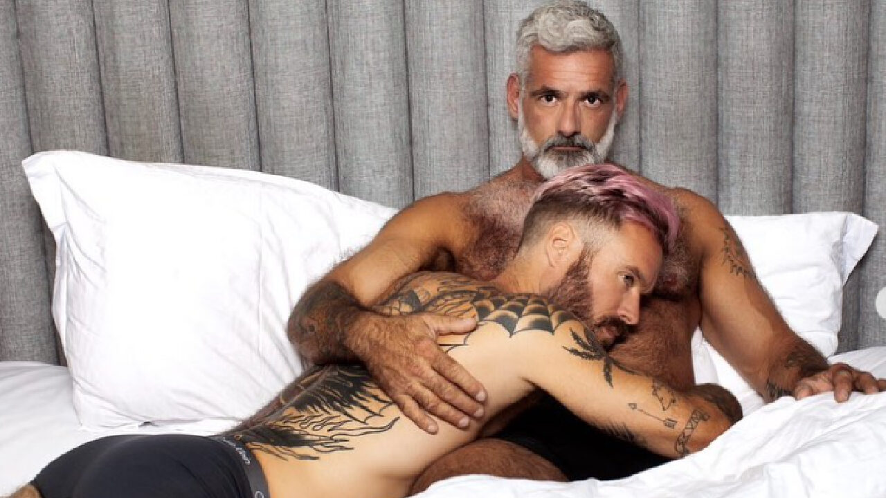 Anthony Varrecchia hombres canosos sexis portada
