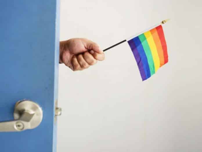 apoyar familiar salir clóset