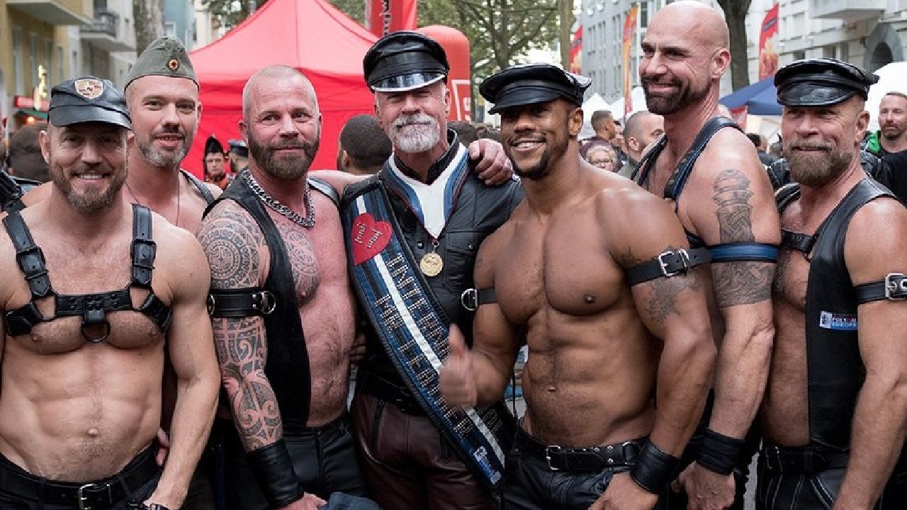 Про пидорасов. Folsom 2020. Медведи (субкультура). Парад мужиков. Толпа брутальных мужчин.