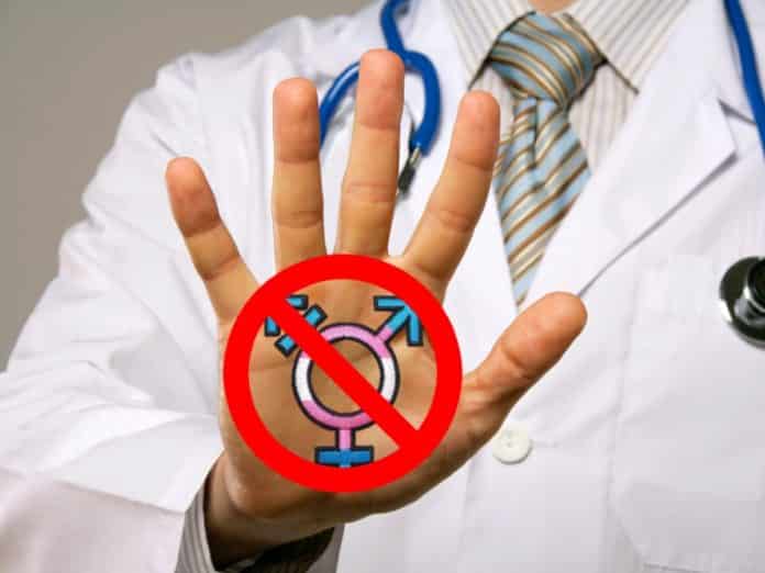 doctores negaron mujer trans 4
