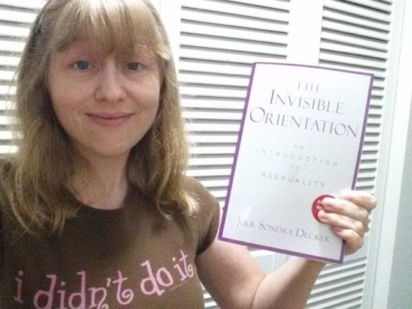 Julie Sondra Decker famosos famosas celebridades asexuales