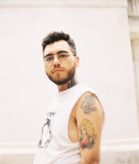 (Me Llamo) Sebastián hombres con pancita