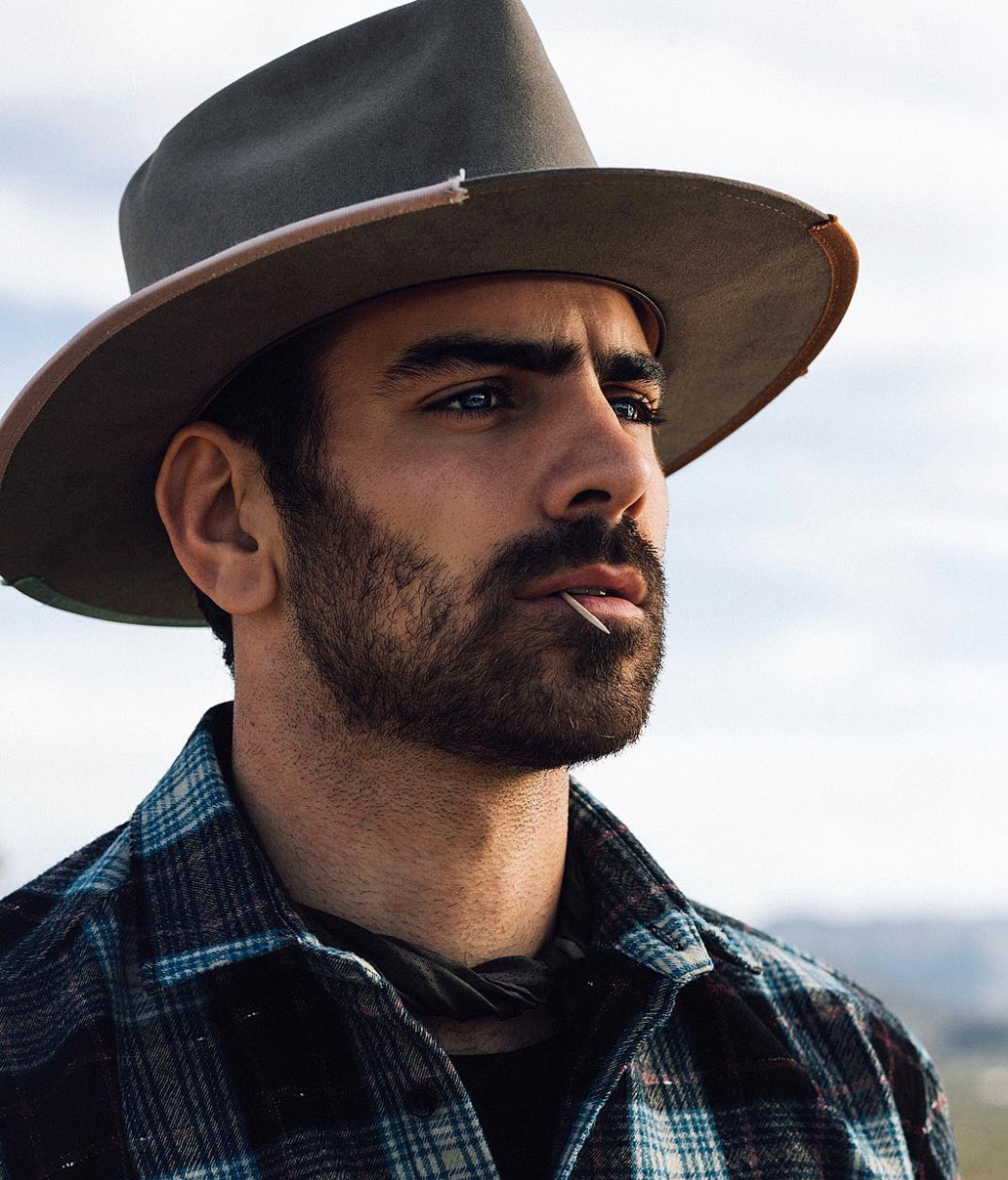 Nyle DiMarco famosos LGBT+ discapacidades invisibles