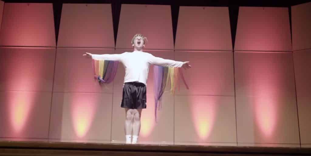 Joven-clóset-universidad-cristiana