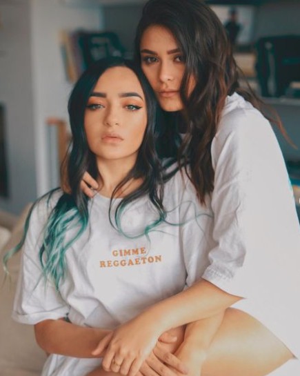 Calle y Poché youtubers lesbianas bisexuales