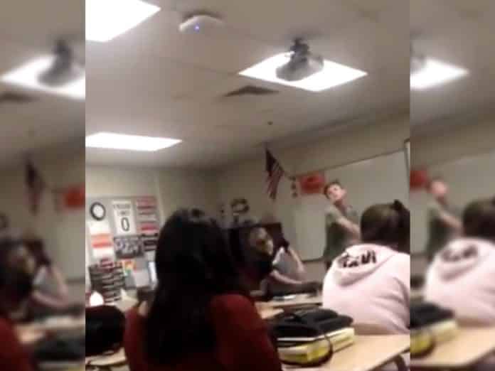 chico gay paliza compañero