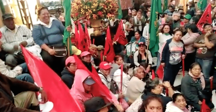 retiren pintura Emiliano Zapata tacones Bellas Artes