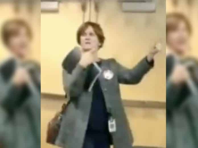 directora burla suicidios LGBT+ 3