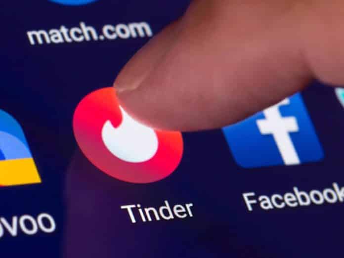 ligue gay tinder acribillado