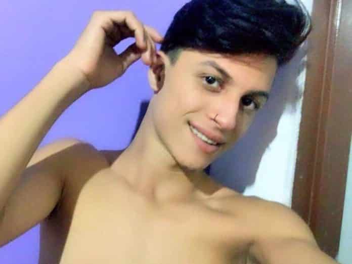 madre apuñaló hijo gay