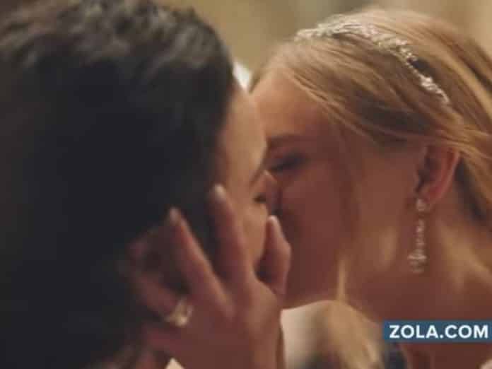 cristianas comercial beso lésbico 1