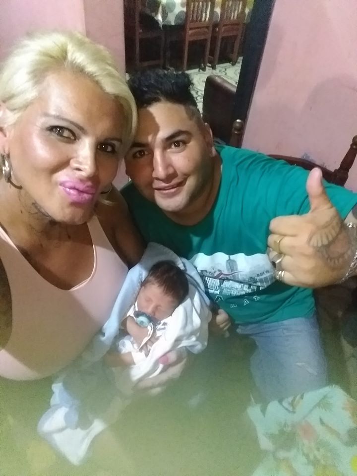 mujer trans recató bebé