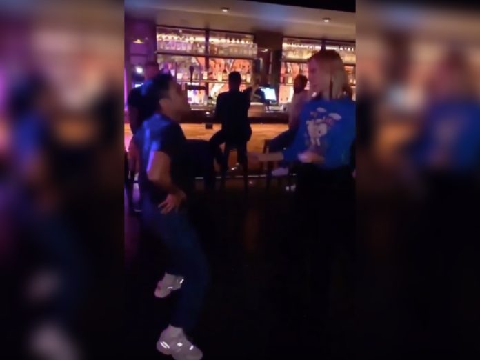 Dua Lipa bailando antro gay