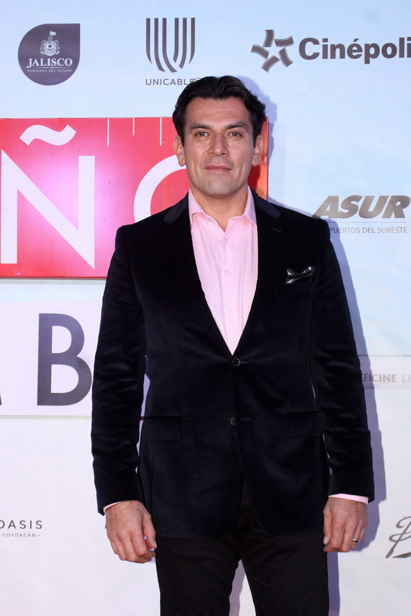 Jorge salinas actor en traje