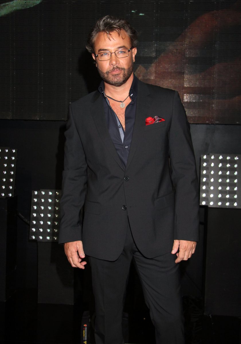 Sergio Sendel en traje