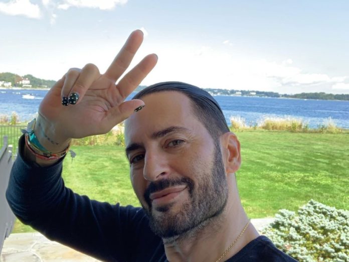 chicos se pintan uñas portada marc jacobs