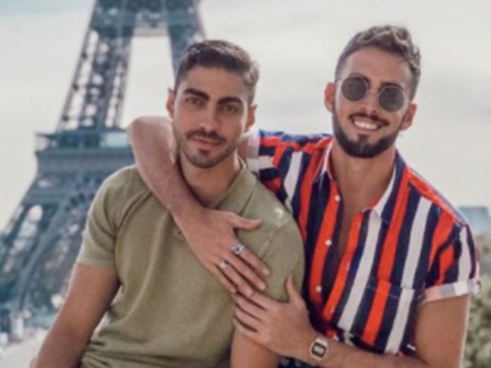 conductor TV sale del clóset