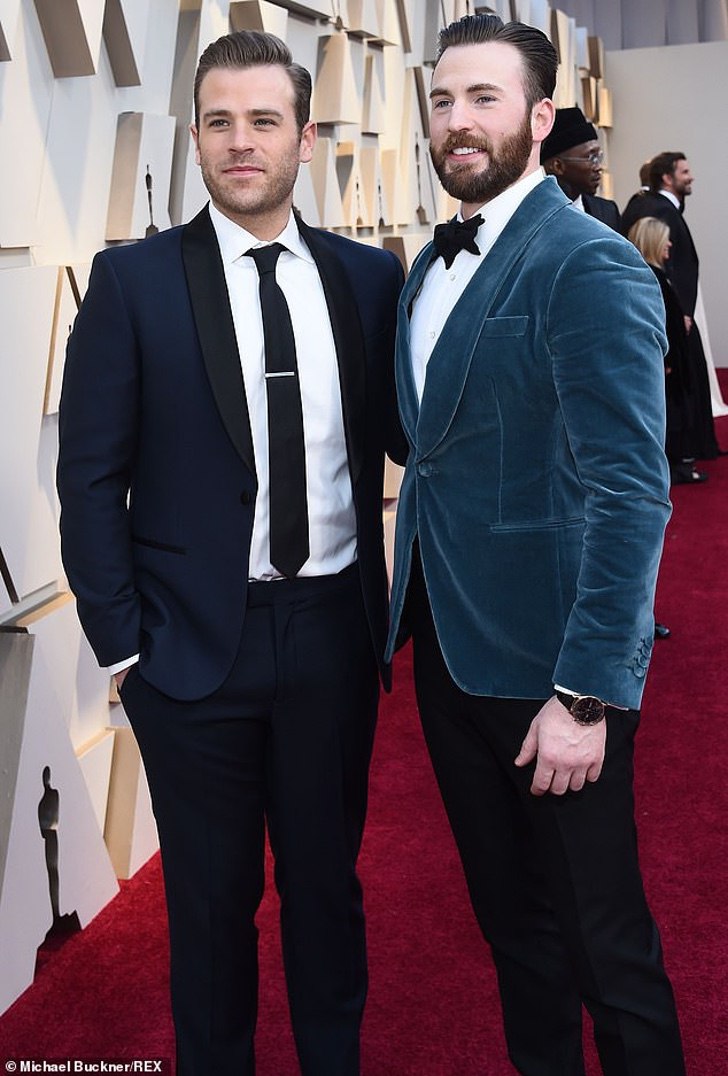 hermano gay chris evans