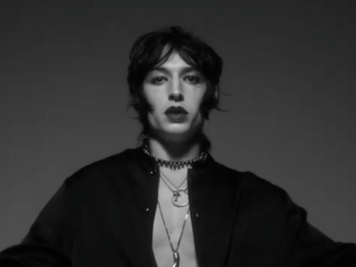 Ezra Miller modelo fotos