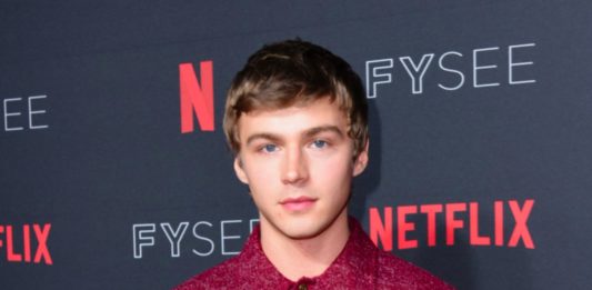 actor 13 reasons why noviazgo gay-2