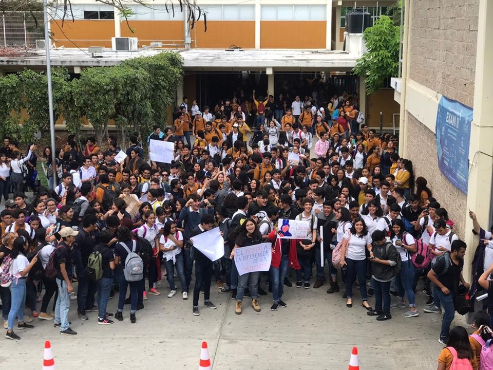 alumnos-preparatoria-protesta-maquillaje-5