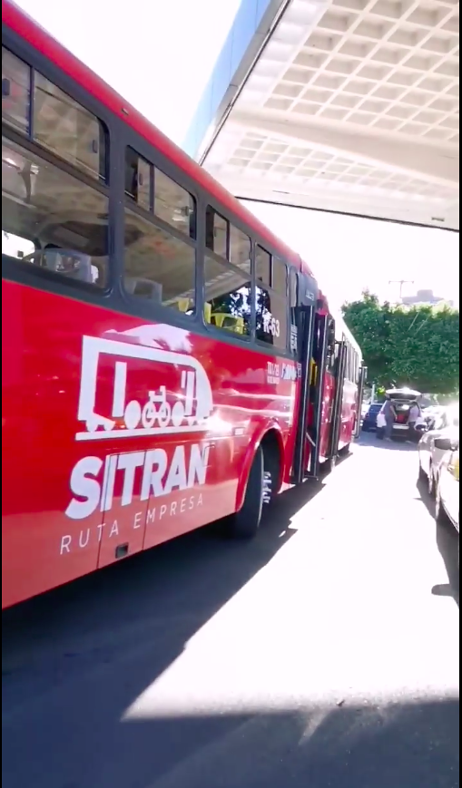 camión-gays-jalisco-beso