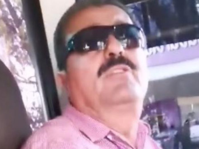 chofer gays pagarles dinero