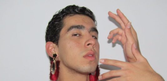 gay usar aretes mensaje