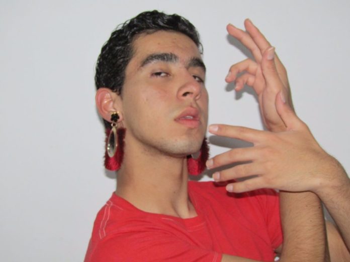 gay usar aretes mensaje