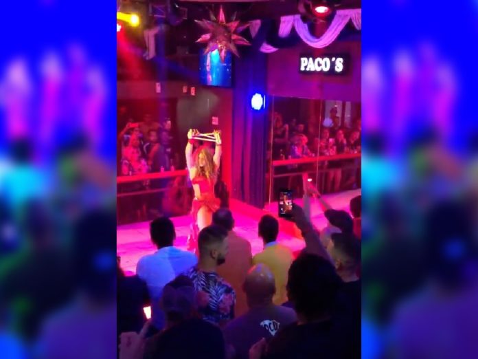 gay shakira super bowl portada