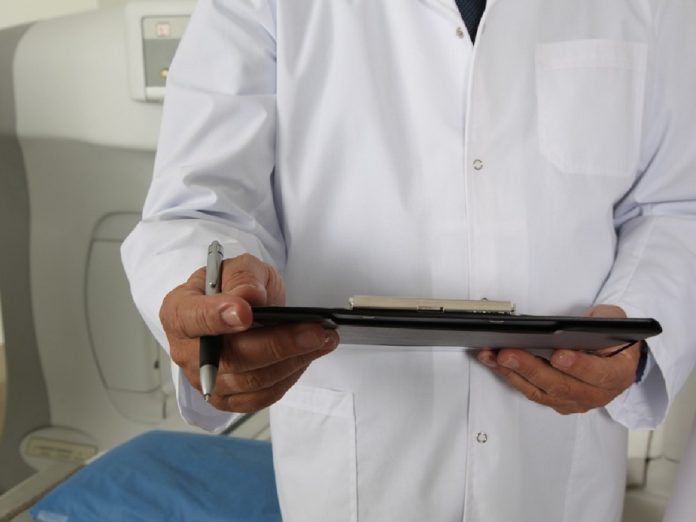 ginecólogo hombre trans hemorragia portada (1)