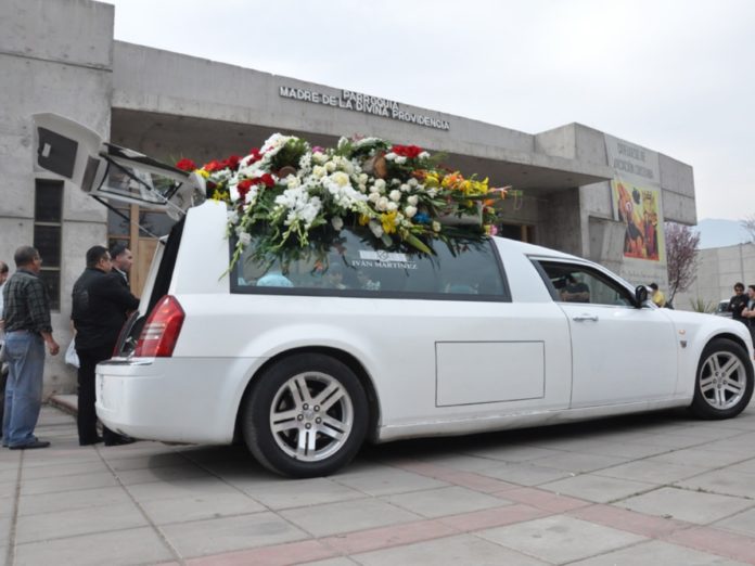 joven defendió gay murió