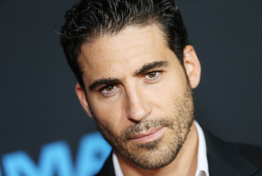 Actores-guapos-Netflix-5