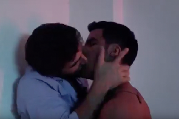 Besos-cachondos-películas-gays-4-lunas