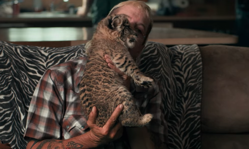 serie-netflix-rey-tigre-joe-exotic-gay-poligamo-0