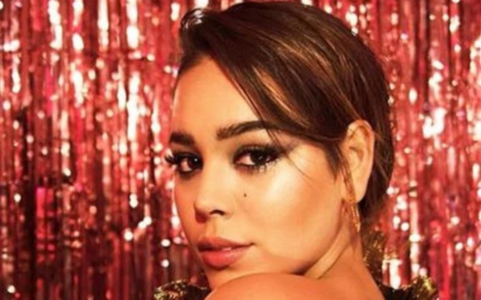 actriz-elite-cama-danna-mina-