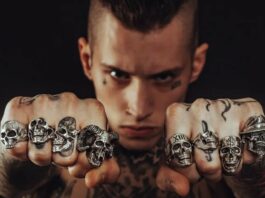foto chico malo tatuajes latino anillos