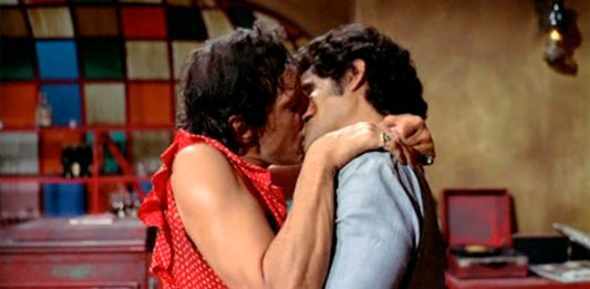 primer-beso-gay-cine-mexicano-1